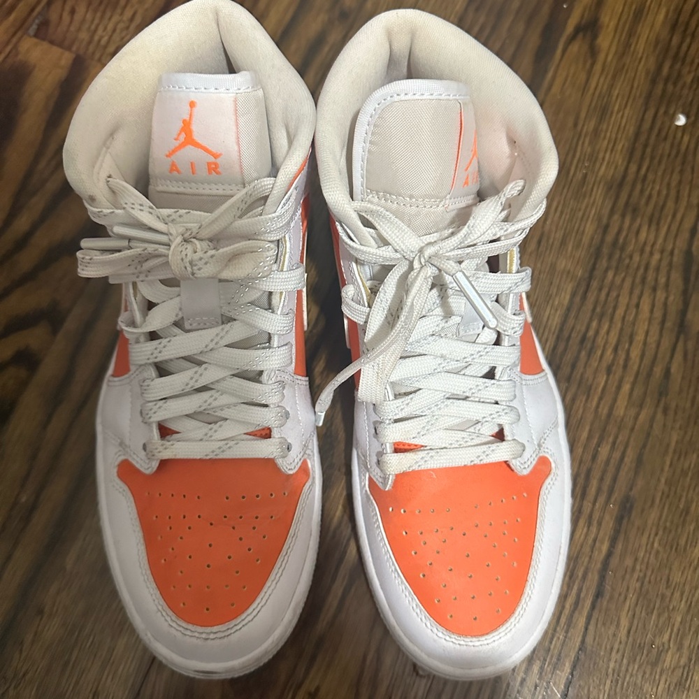 White and orange high top Nike air Jordan’s size 7.5 women’s